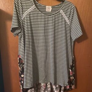 Cute cotton shirt short front long back!